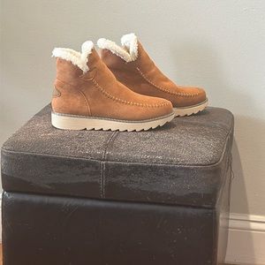 TINSTREE size 8 fuzzy boots Brand New